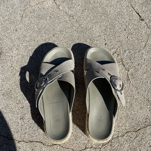 Platform sandal with buckle